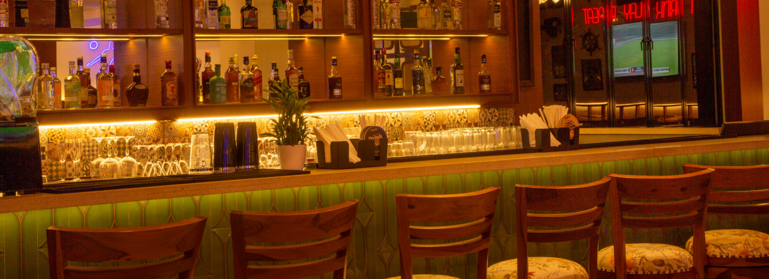 Entrepreneur reviewing sports bar franchise opportunity in India with live sports screening The Studs